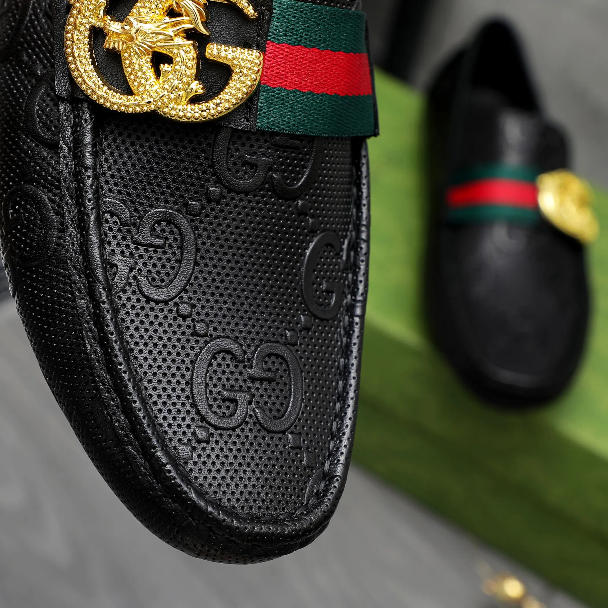 Men's shoes 💰400 Product trademark: GUCCI "Gucci" casual slip-on shoes Regular size: 38-45 (45 is custom-made and non-returnable) Product materials: Selected embossed cowhide upper, branded metal buckle decoration, pigskin lining, rubber outsole